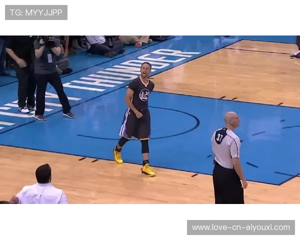 库里全场三分如雨,勇士主场继续飞翔